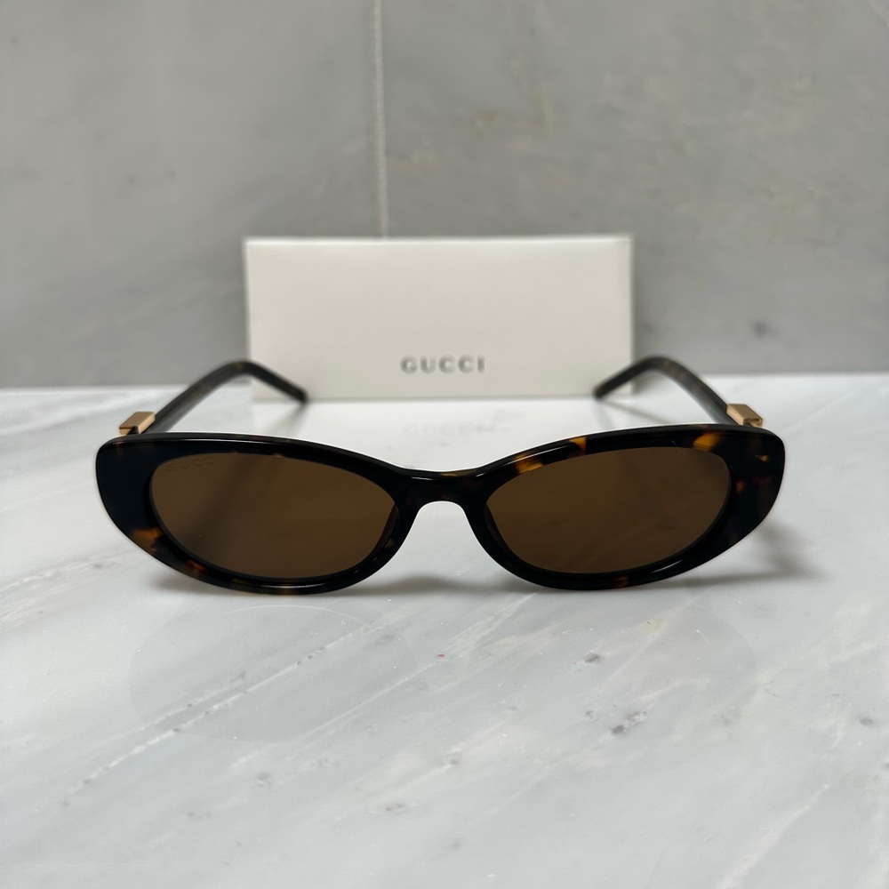 Gucci Cat Eye Tortoiseshell Sunglasses (Rhinestone G Logo) - TRENDING NOW!